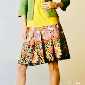 Cabi Floral pleated Skirt with pockets size 4 multi color preowned